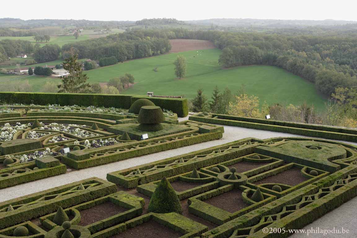 w-Hautefort-chateau-jardin-461