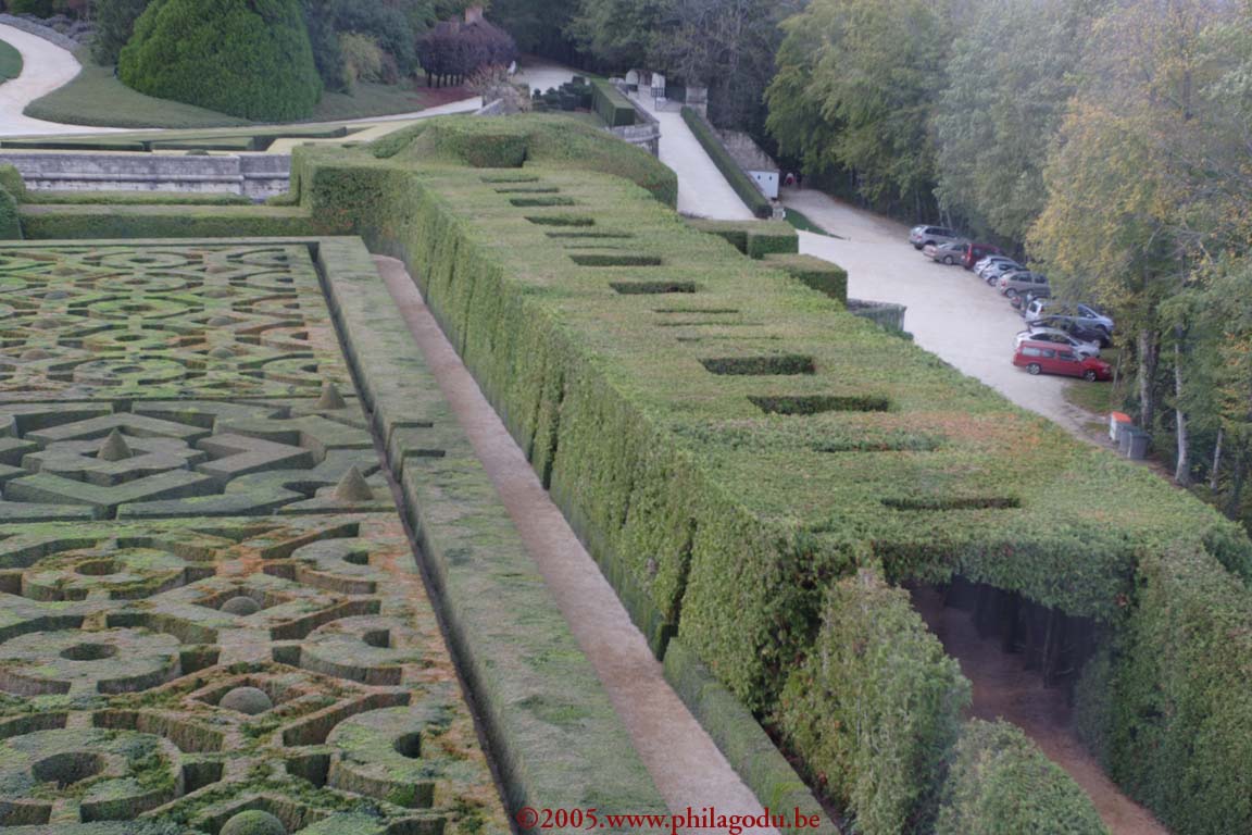 w-Hautefort-chateau-jardin7