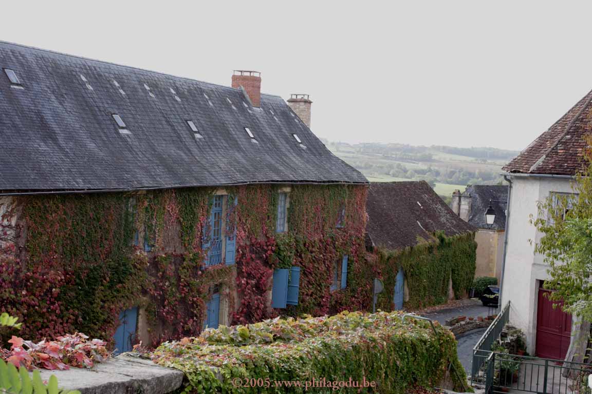 w-Hautefort-village-437