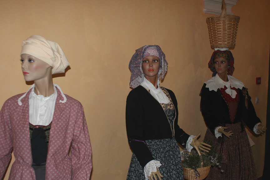 w-Costume-museeCanari4