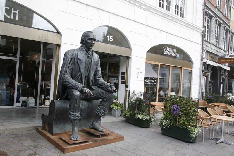 w-DK_8940-statue -odense