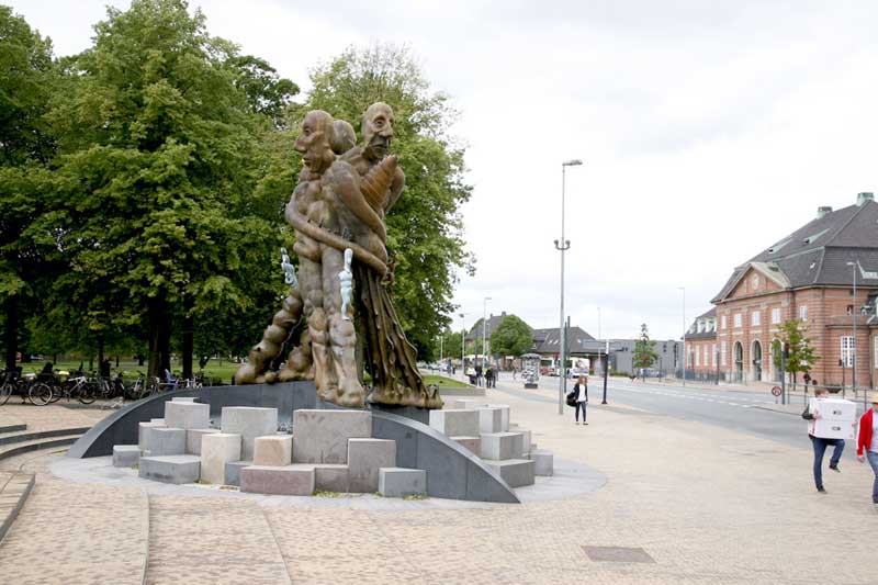 w-DK_9079-Odense-sculpture .