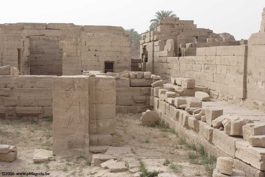 Dendera-2e_cour32