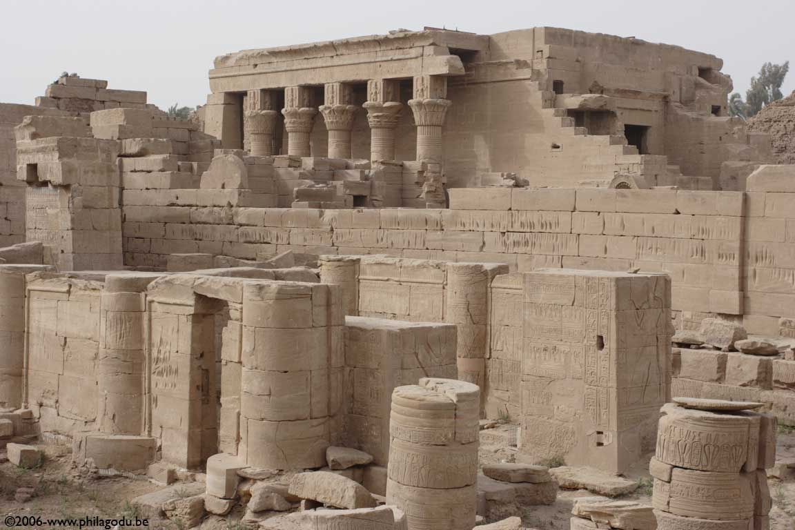 Dendera-2e_cour34