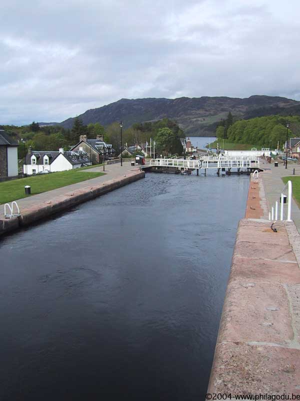 w1383_Fort-Augustus-versLochNess