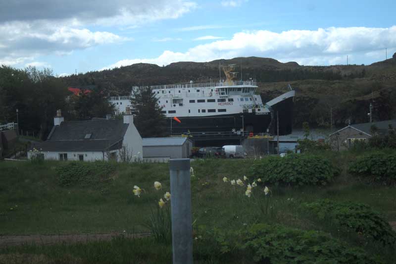 w-scot_7225-7714 -Ferry_arrive_Port
